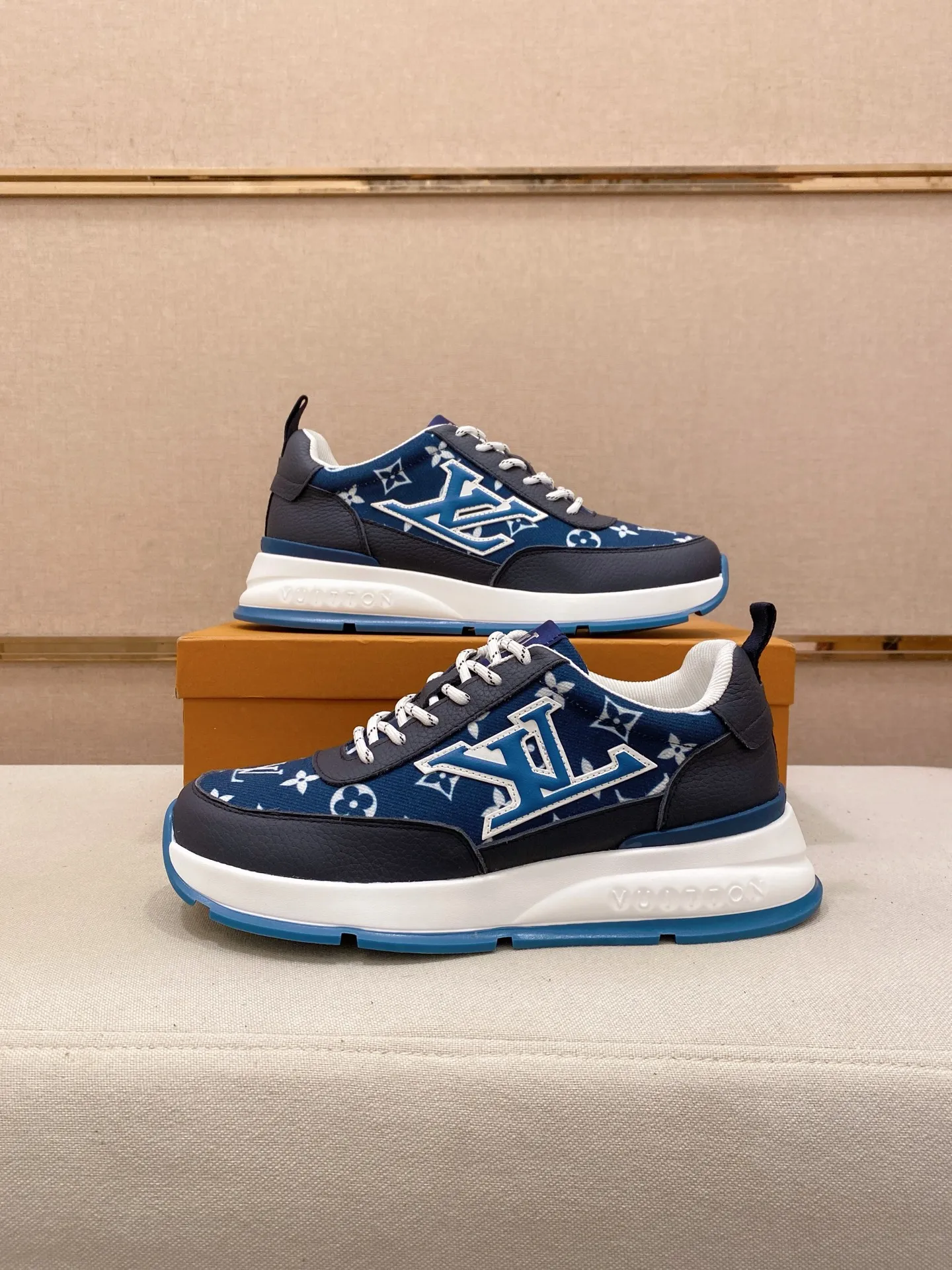 Factory price: 442💰🎉🎉LV~Louis Vuitton trendy men's shoes, new shipments, latest matching, same style as the official website, super high quality, best-selling season [strong][strong][strong] Selected first-layer cowhide, comfortable and breathable mesh lining, original last, comfortable on the feet, wear-resistant rubber outsole, size: 38-44.